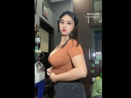 Sri Ayu Tarisa Live Bigo Hot Banget! AHH