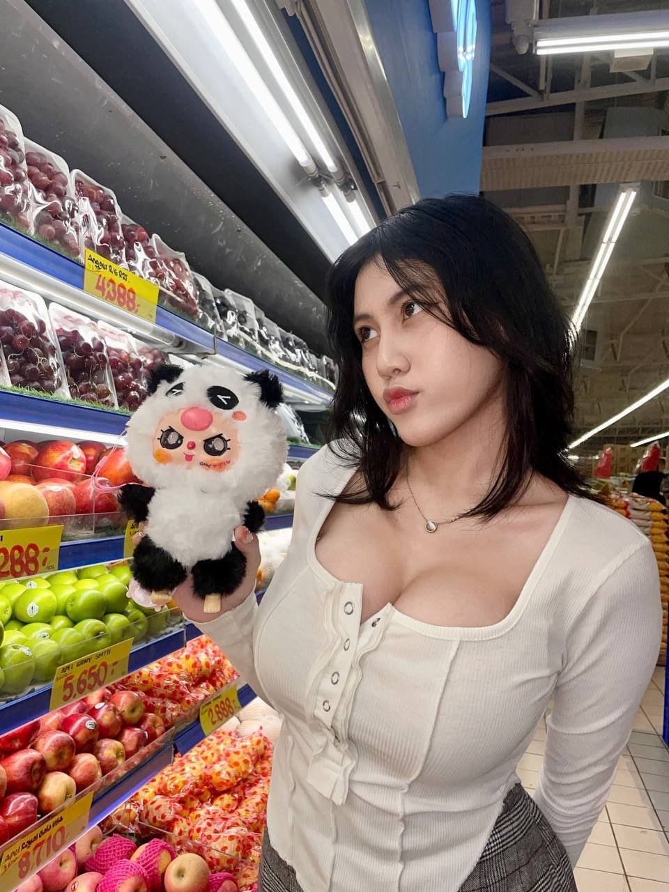 Eja Hazel Konten Eksklusif edisi BELANJA! BRUT BRUTAL!