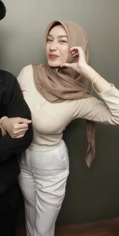 Erinta Konten Eksklusif , Hijab Cantik , JPSS!