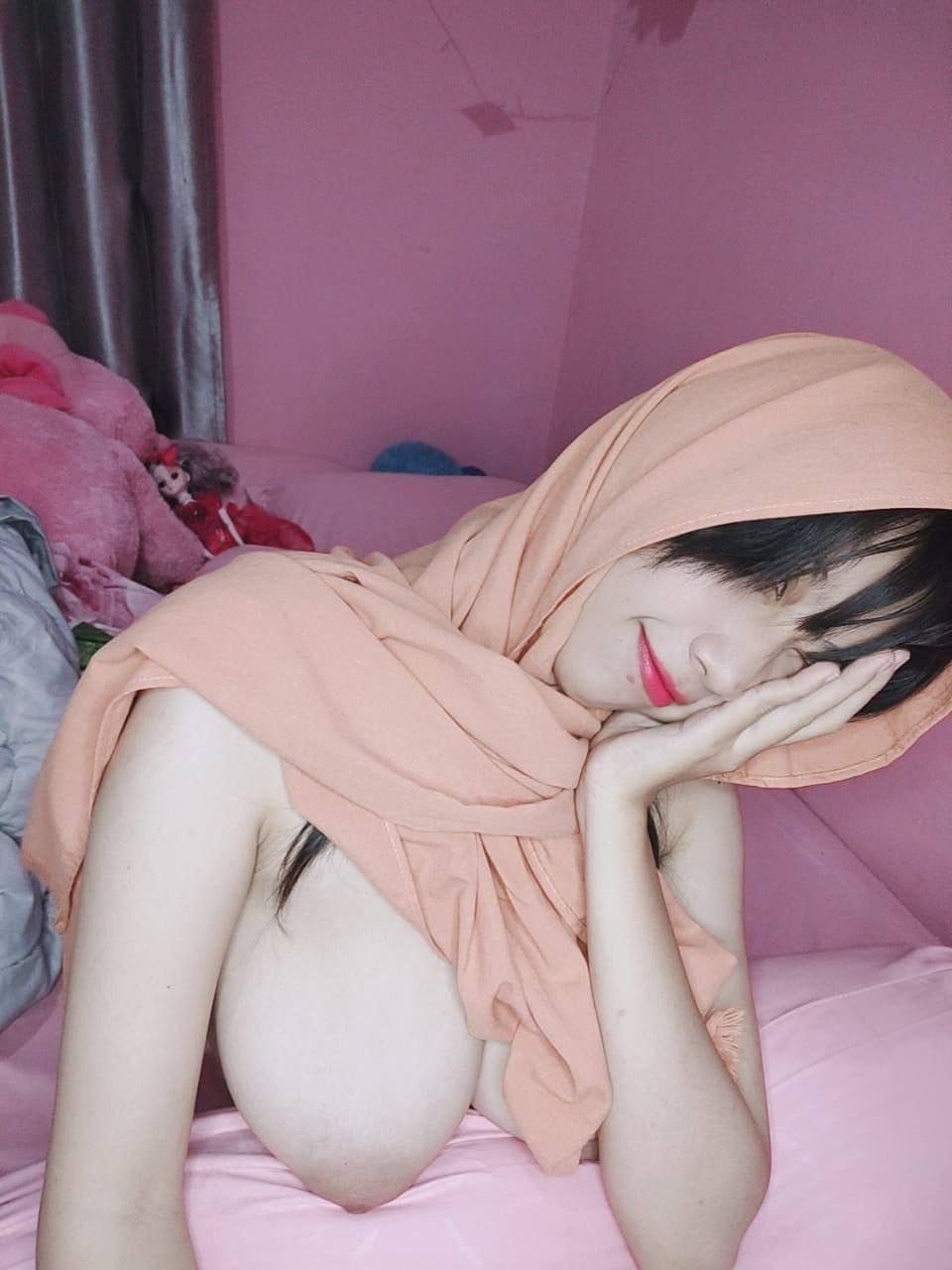 EllyElyseen Hijab TOBRUT banget! BRUTAL!