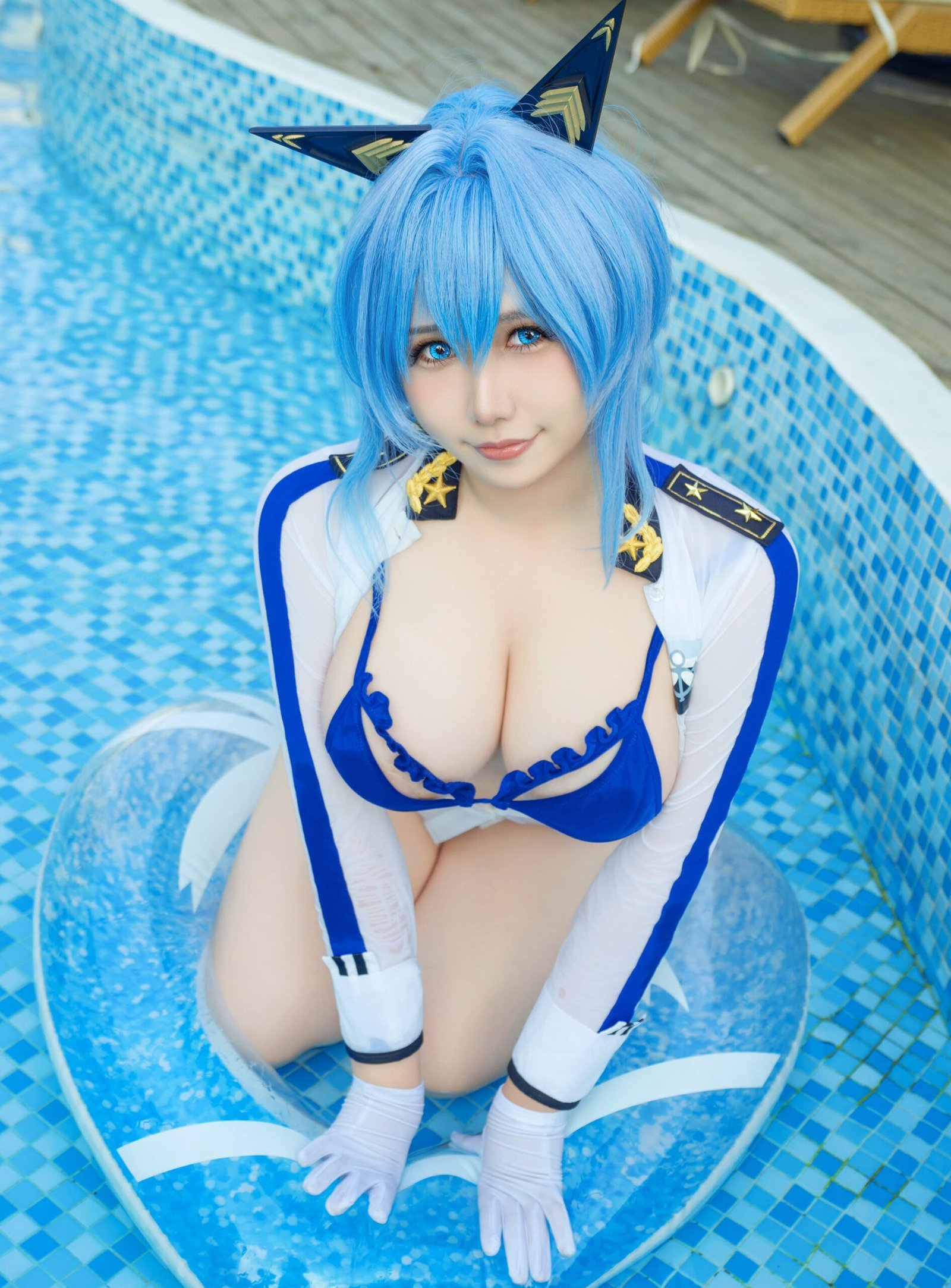 Makachan 麻花酱 – Helen NIKKE Swimsuit 21P 1V