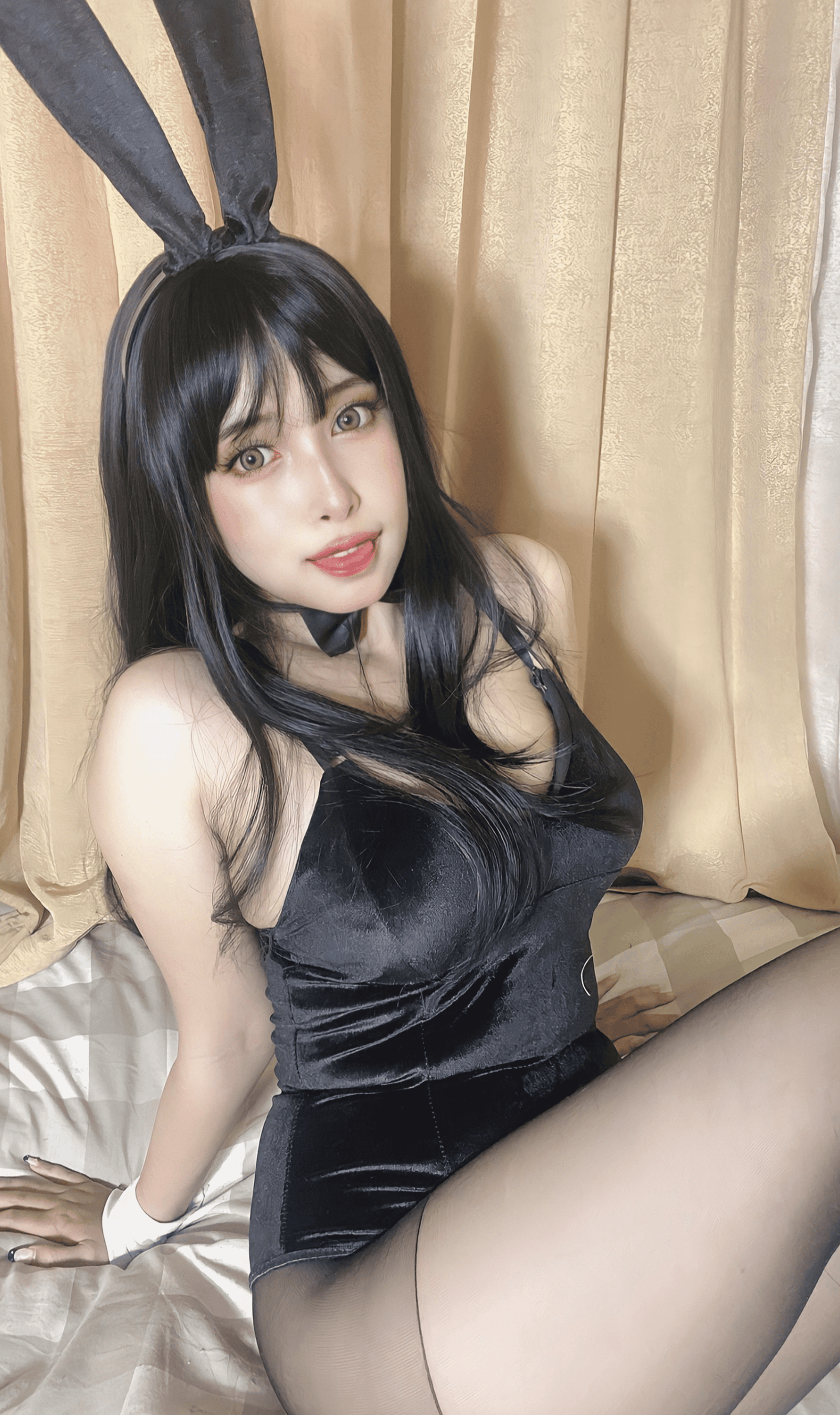 Grachive Xei.la Bunny Suit 2